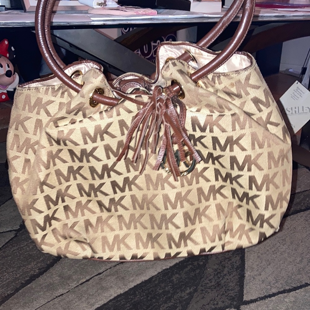 Micheal Kors Purse w/ wallet